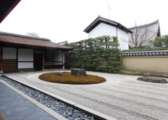 大徳寺　龍源院の建築と庭2