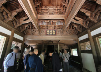 永保寺の観音堂と開山堂の内部空間