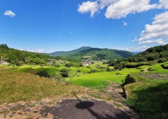 棚田と農村集落そして里山　三拍子そろった美しい景観　坂折棚田