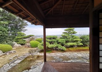 天然図画亭の庭