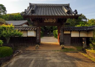 吉良家の菩提寺　華蔵寺　吉良家も源氏とつながる