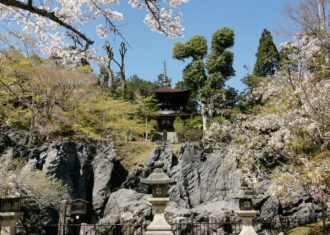 石山寺は飛鳥～奈良時代は石切り場であった