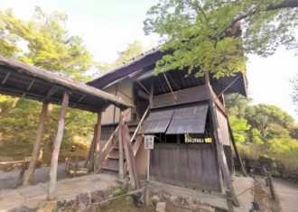 傘亭と時雨亭　茶屋の流れをくむ建物か