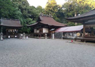 滋賀　御上神社と三上山