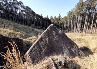 恵那山中のペトログラフを見る