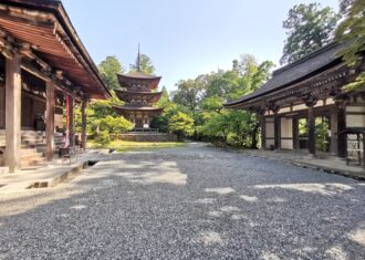 自然の中でこそ美しさが引き立つ　滋賀湖東・西明寺の建築群