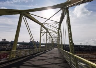 近鉄米野駅に近い向野橋　そのある気品のある姿