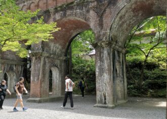 二つの時代をまたぐ国の宝　南禅寺と水路閣
