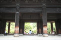南禅寺境内を見る　三門を中心に