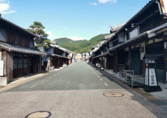 美濃市美濃町　和紙で栄えたうだつの上がる町並み