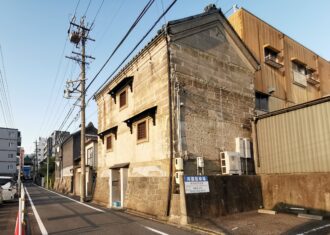 那古野の杉本家の石蔵をみる