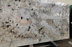 カウンターの石材を関ヶ原石材に見る