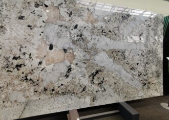 カウンターの石材を関ヶ原石材に見る