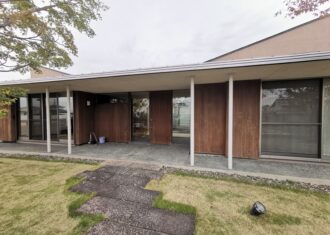 田園のコートハウスを訪ねる