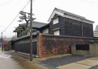 津島市　堀田廣之家住宅をみる