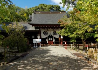 尾張造　　尾張地方に多い神社形式